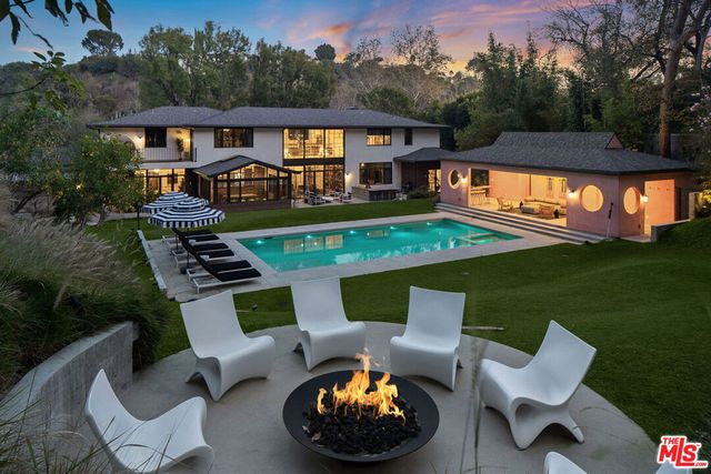 16001 Woodvale Road, Encino, CA 91436