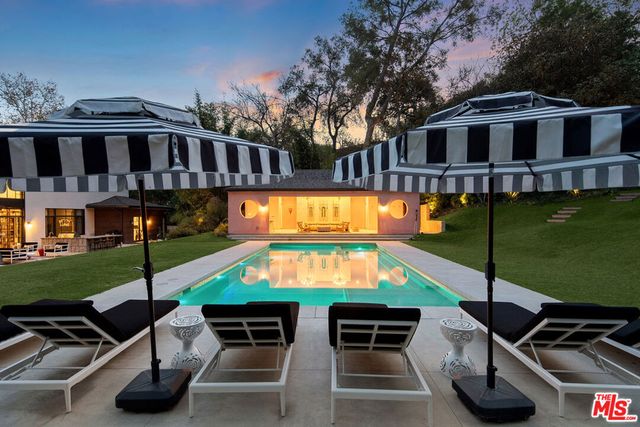 16001 Woodvale Road, Encino, CA 91436