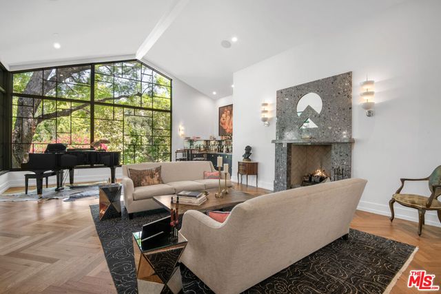 16001 Woodvale Road, Encino, CA 91436