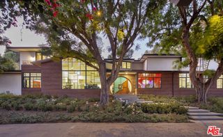 16001 Woodvale Road, Encino, CA 91436