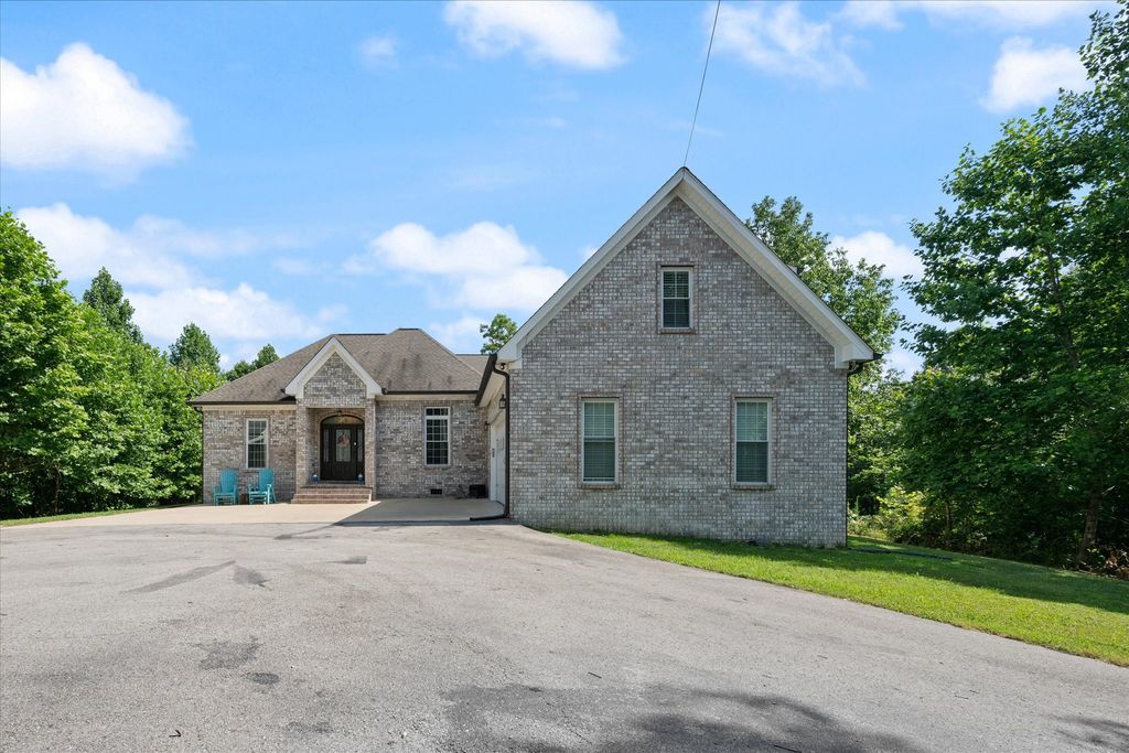 226 Walton Rd, Hampshire, TN 38461