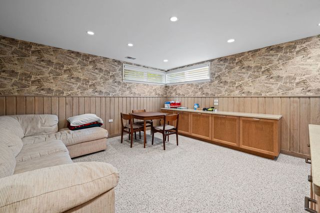 415 Clavey Lane, Highland Park, IL 60035