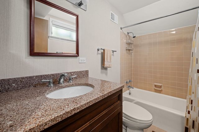 415 Clavey Lane, Highland Park, IL 60035