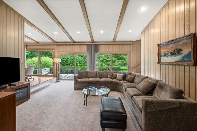 415 Clavey Lane, Highland Park, IL 60035