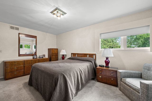 415 Clavey Lane, Highland Park, IL 60035