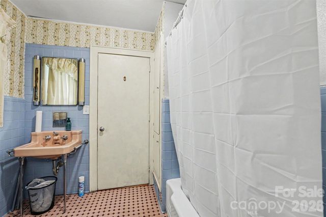 1612 Statesville Boulevard, Salisbury, NC 28144