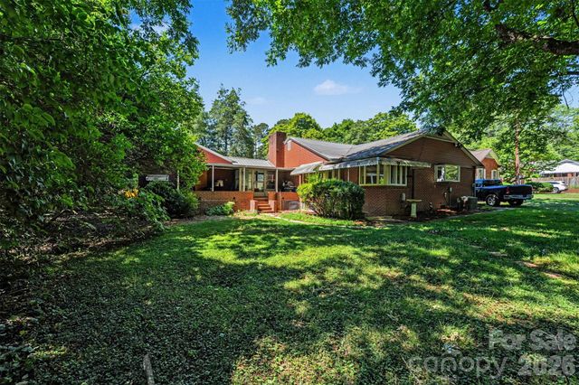 1612 Statesville Boulevard, Salisbury, NC 28144