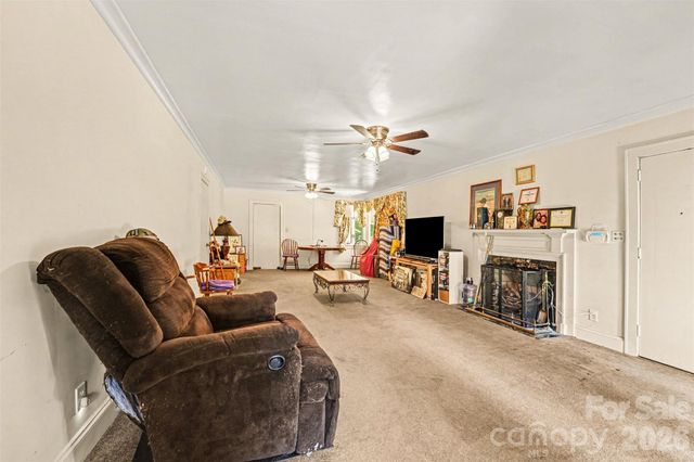 1612 Statesville Boulevard, Salisbury, NC 28144