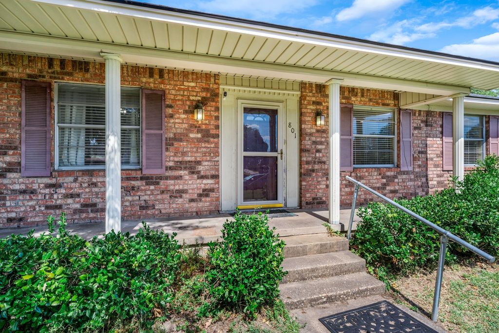 801 Pampa Street, Sulphur Springs, TX 75482