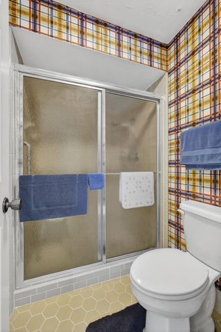 19 E Arch Drive, Lake Worth, FL 33467