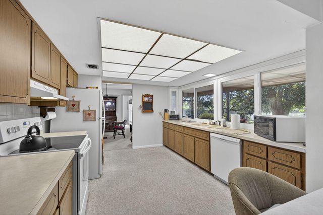 19 E Arch Drive, Lake Worth, FL 33467