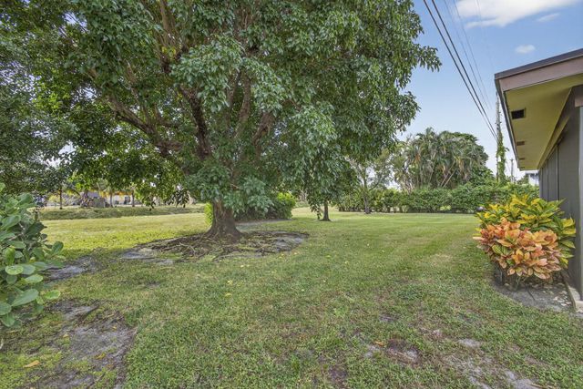 19 E Arch Drive, Lake Worth, FL 33467