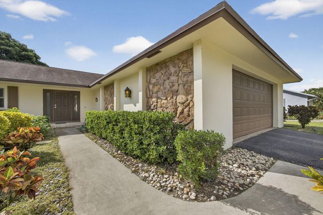 19 E Arch Drive, Lake Worth, FL 33467