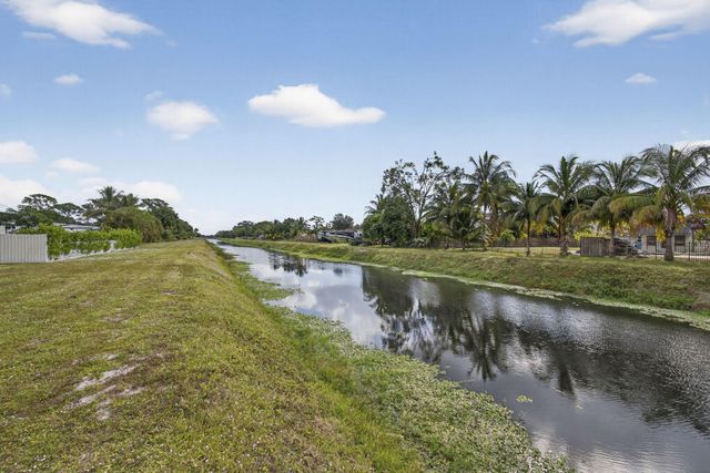 19 E Arch Drive, Lake Worth, FL 33467