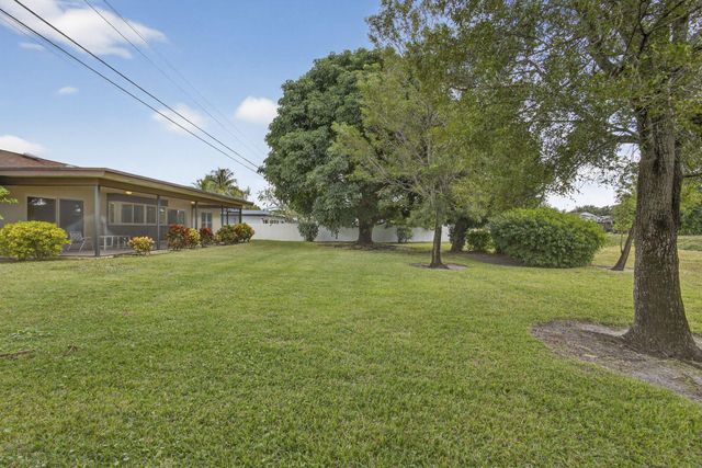 19 E Arch Drive, Lake Worth, FL 33467