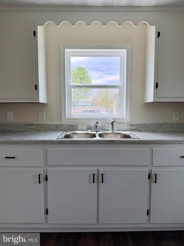 619 BRANCH ST, Strasburg, VA 22657