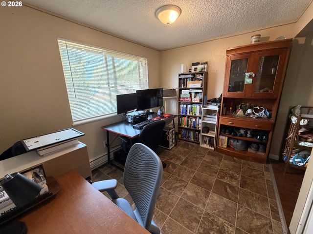 21123 Se MORRISON St, Gresham, OR 97030