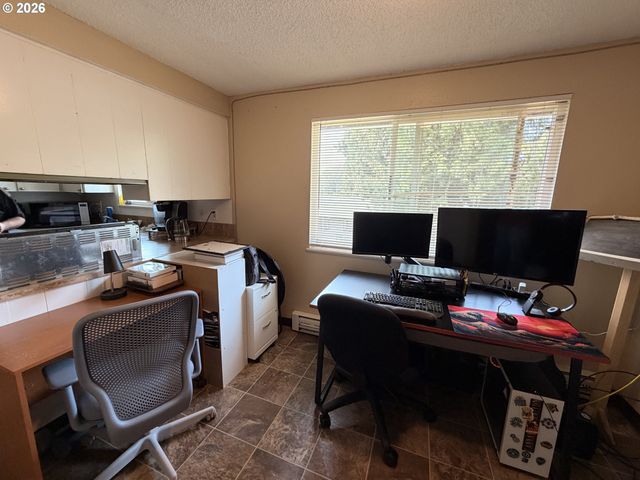 21123 Se MORRISON St, Gresham, OR 97030