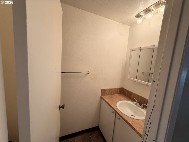 21123 Se MORRISON St, Gresham, OR 97030