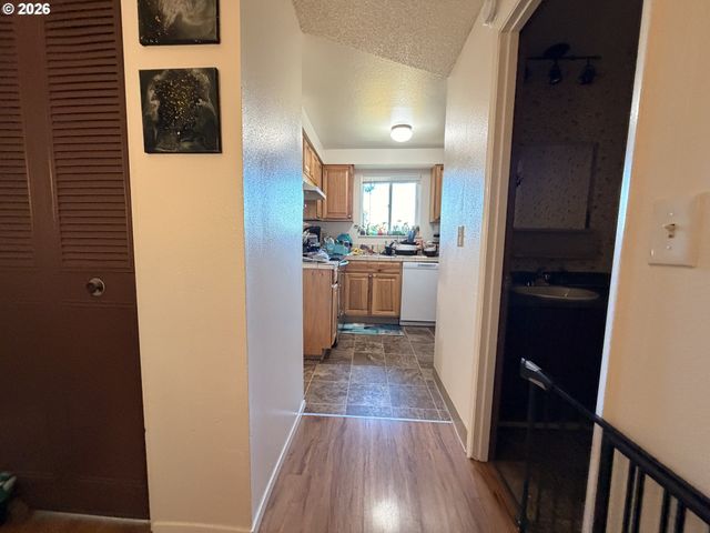 21123 Se MORRISON St, Gresham, OR 97030