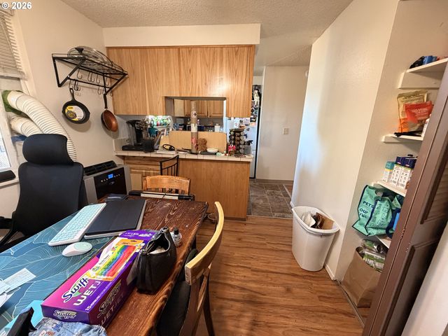21123 Se MORRISON St, Gresham, OR 97030