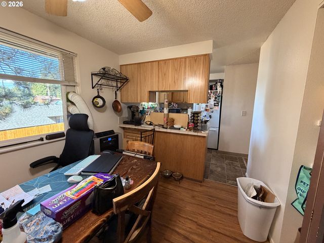 21123 Se MORRISON St, Gresham, OR 97030