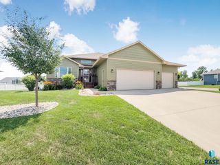 5201 E Big Horn Dr, Sioux Falls, SD 57110
