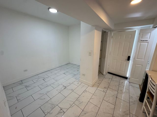 3505 W MONTROSE Avenue, Chicago, IL 60618