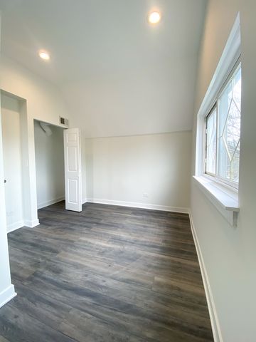 3505 W MONTROSE Avenue, Chicago, IL 60618