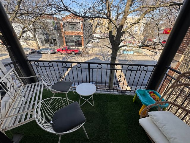 3505 W MONTROSE Avenue, Chicago, IL 60618