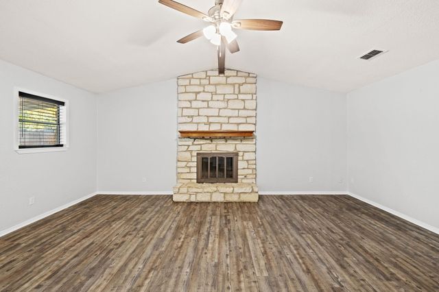 2204 Donna DR, Taylor, TX 76574