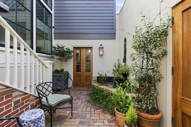 140 Queen Street, Charleston, SC 29401