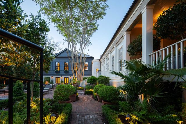 140 Queen Street, Charleston, SC 29401