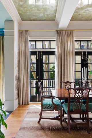 140 Queen Street, Charleston, SC 29401