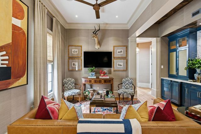 140 Queen Street, Charleston, SC 29401
