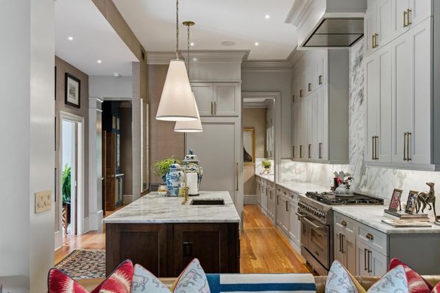 140 Queen Street, Charleston, SC 29401
