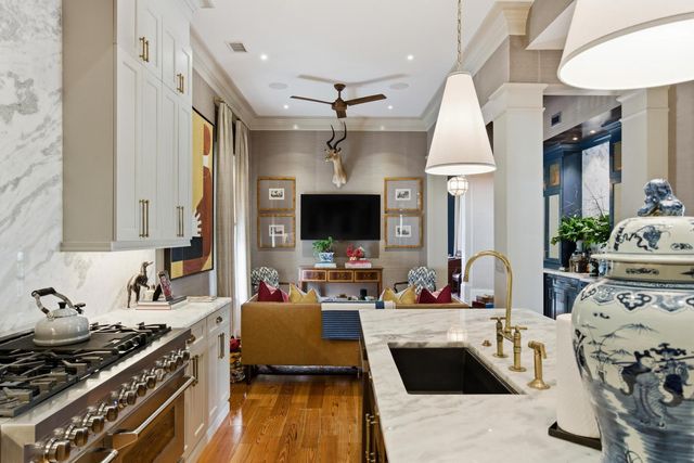 140 Queen Street, Charleston, SC 29401