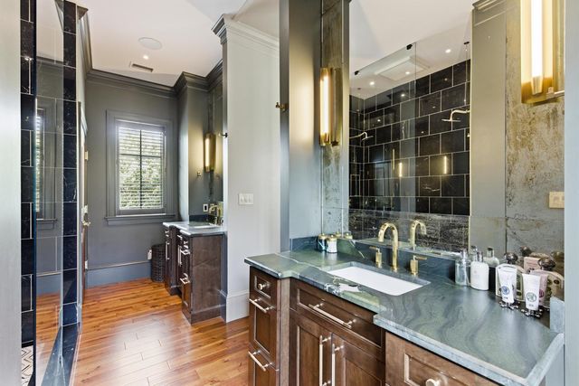 140 Queen Street, Charleston, SC 29401