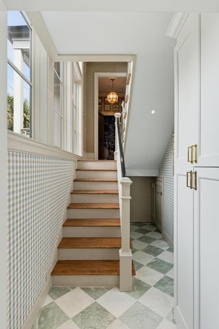 140 Queen Street, Charleston, SC 29401