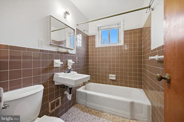 129 LOCKSLEY RD, Glen Mills, PA 19342