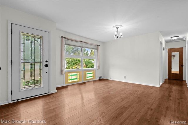 1330 N Oak Street, Rochester, MI 48307