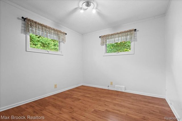 1330 N Oak Street, Rochester, MI 48307
