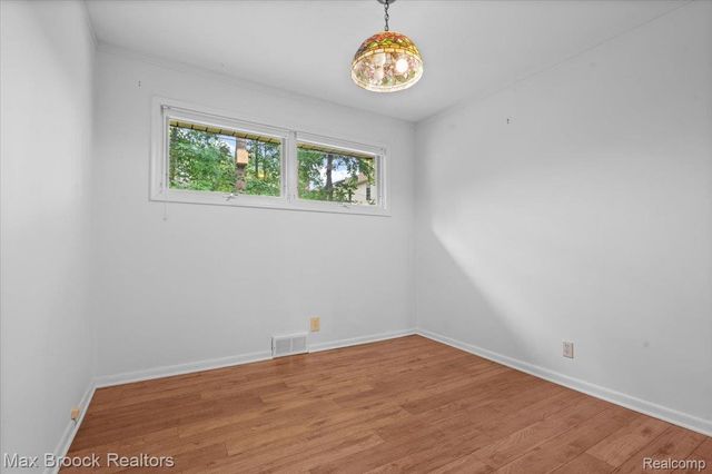 1330 N Oak Street, Rochester, MI 48307