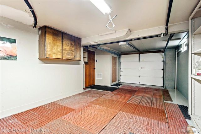 1330 N Oak Street, Rochester, MI 48307