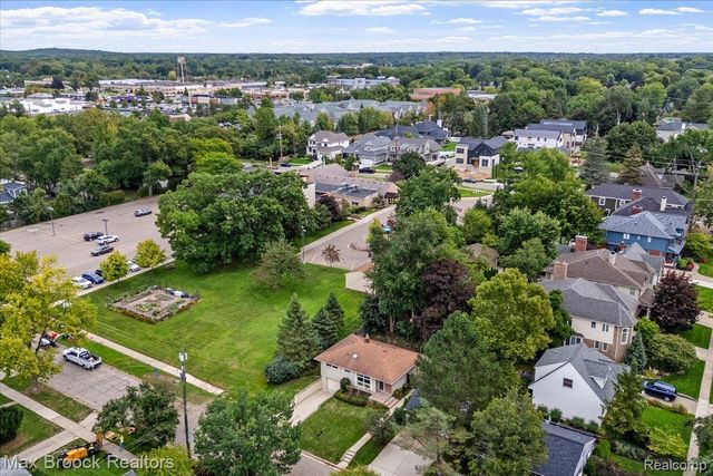 1330 N Oak Street, Rochester, MI 48307