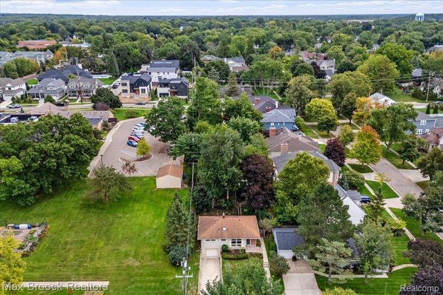 1330 N Oak Street, Rochester, MI 48307