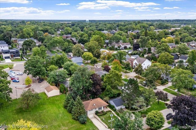 1330 N Oak Street, Rochester, MI 48307