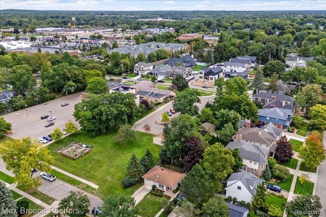 1330 N Oak Street, Rochester, MI 48307
