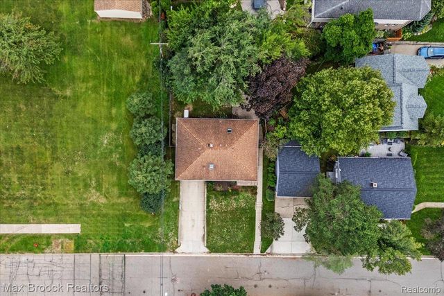 1330 N Oak Street, Rochester, MI 48307