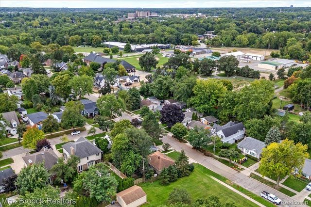 1330 N Oak Street, Rochester, MI 48307